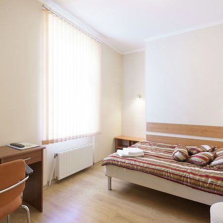 Knights Court Hotel Riga Exterior photo