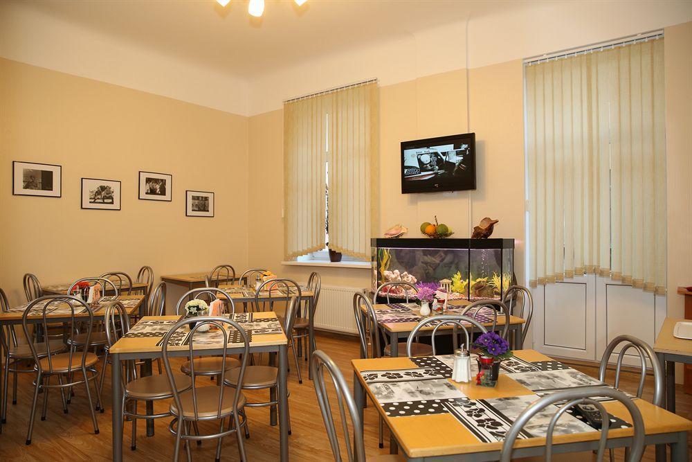 Knights Court Hotel Riga Exterior photo