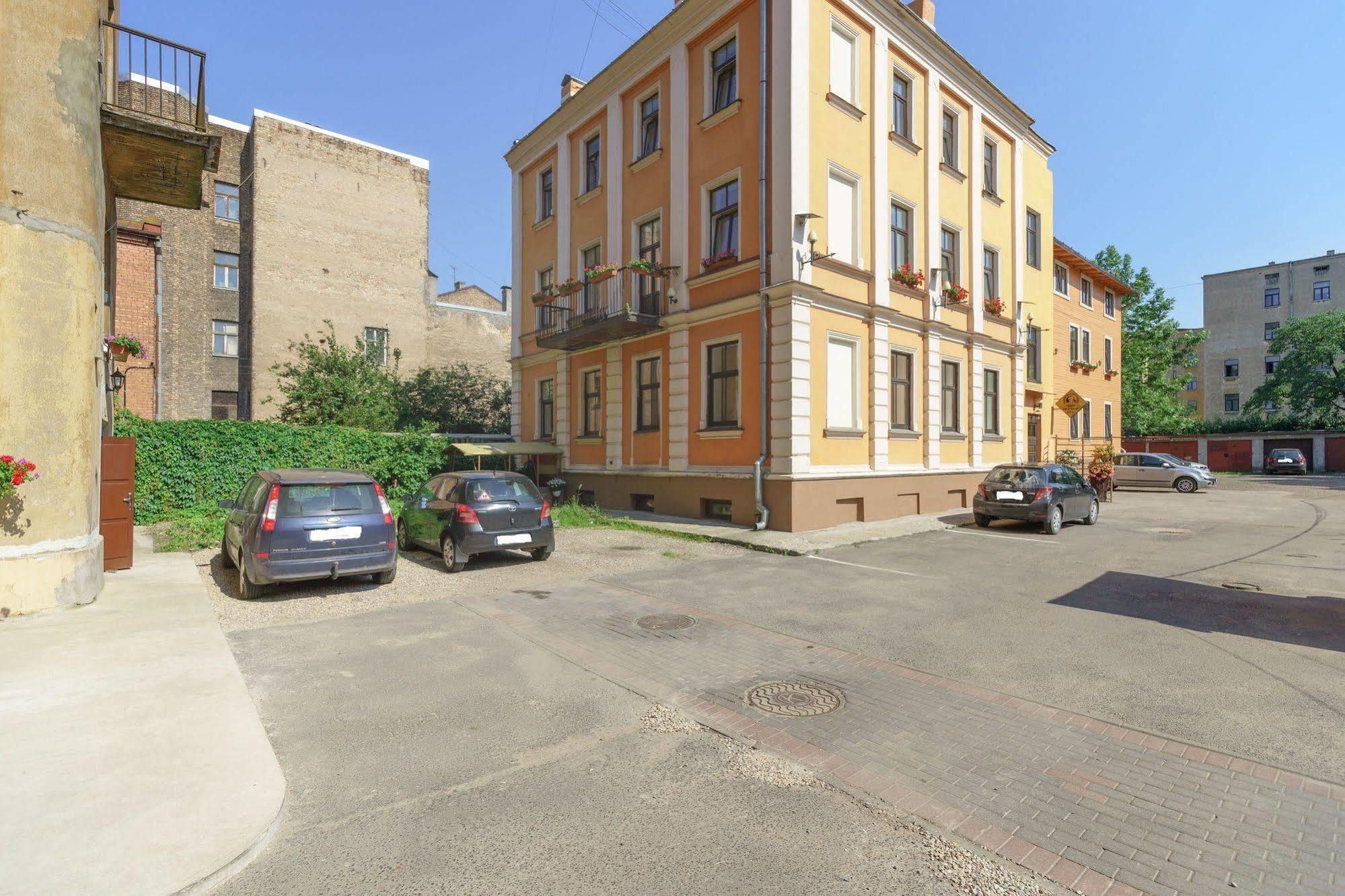 Knights Court Hotel Riga Exterior photo