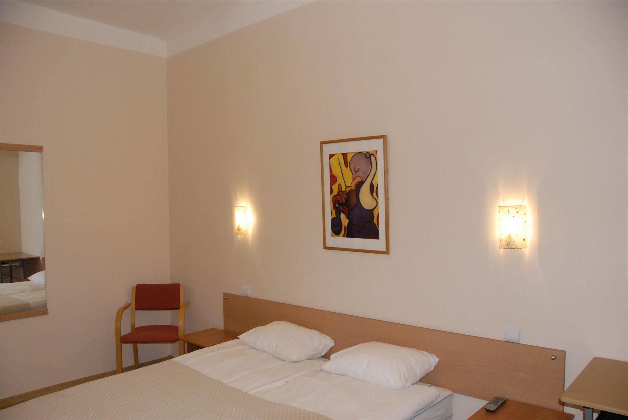 Knights Court Hotel Riga Exterior photo